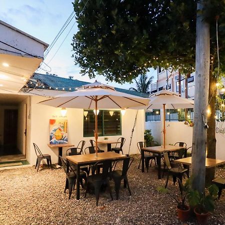 Ocean Breeze Hostel By Daily Sweet Moalboal Ngoại thất bức ảnh