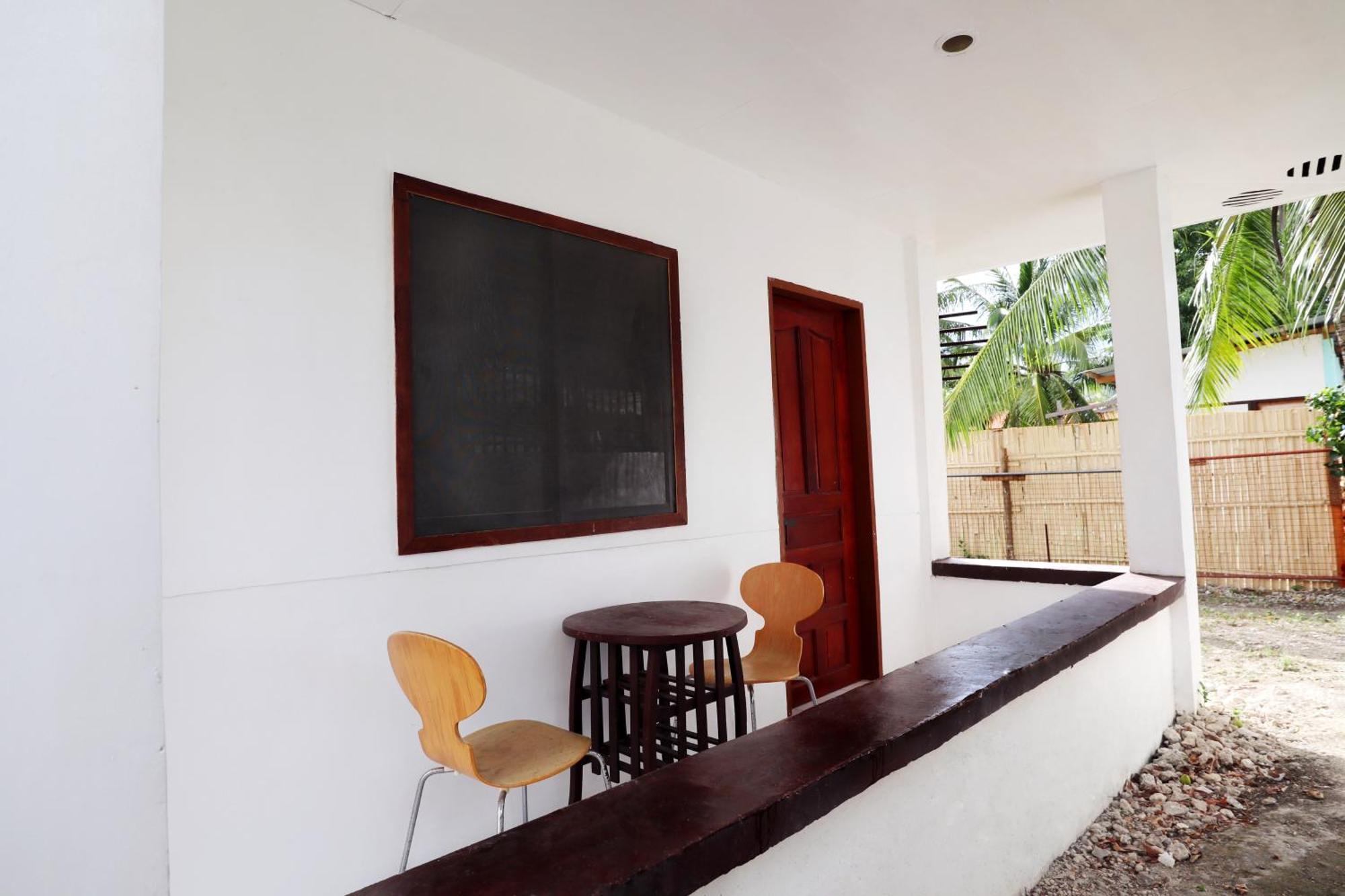 Ocean Breeze Hostel By Daily Sweet Moalboal Ngoại thất bức ảnh
