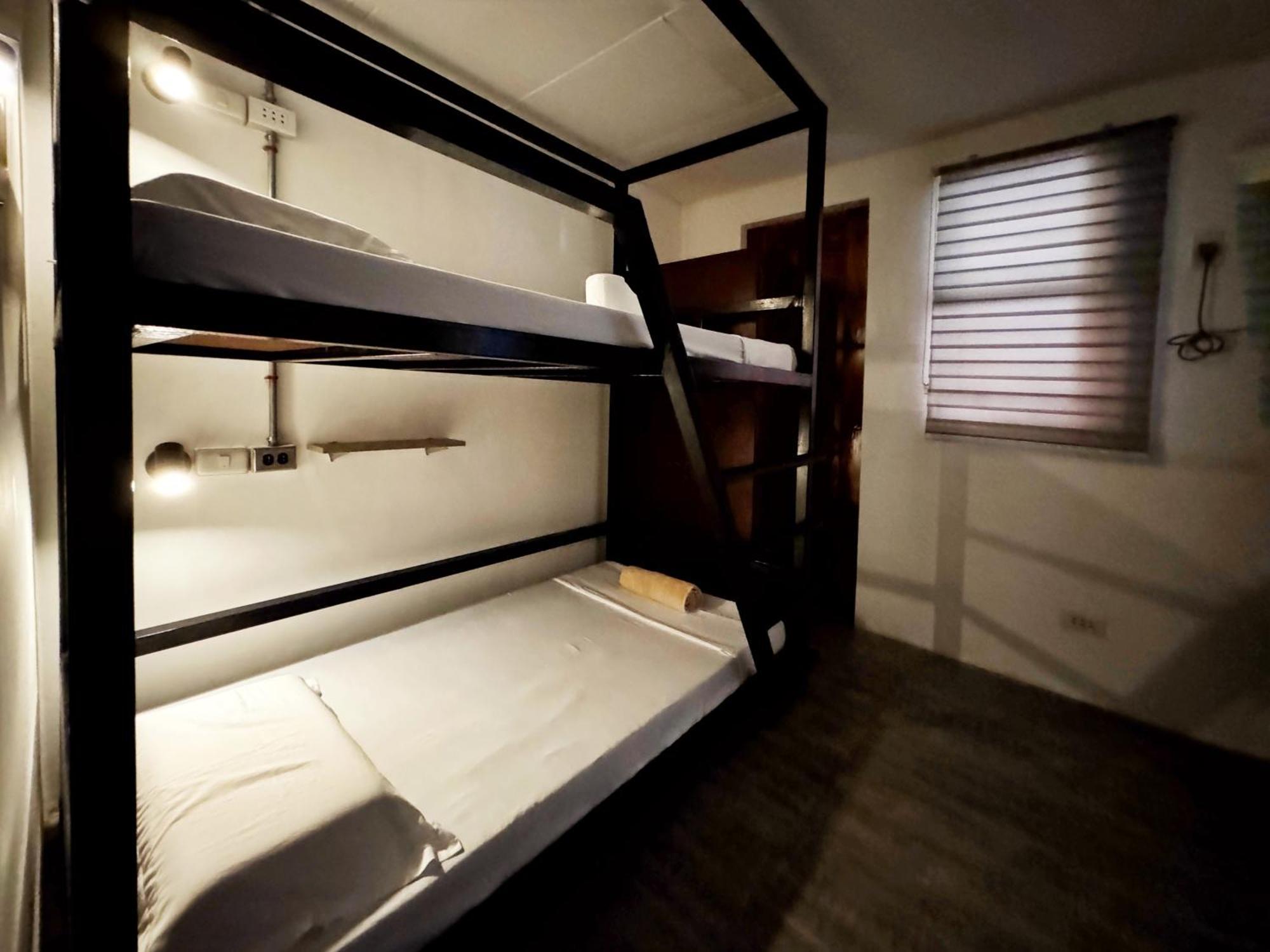 Ocean Breeze Hostel By Daily Sweet Moalboal Ngoại thất bức ảnh