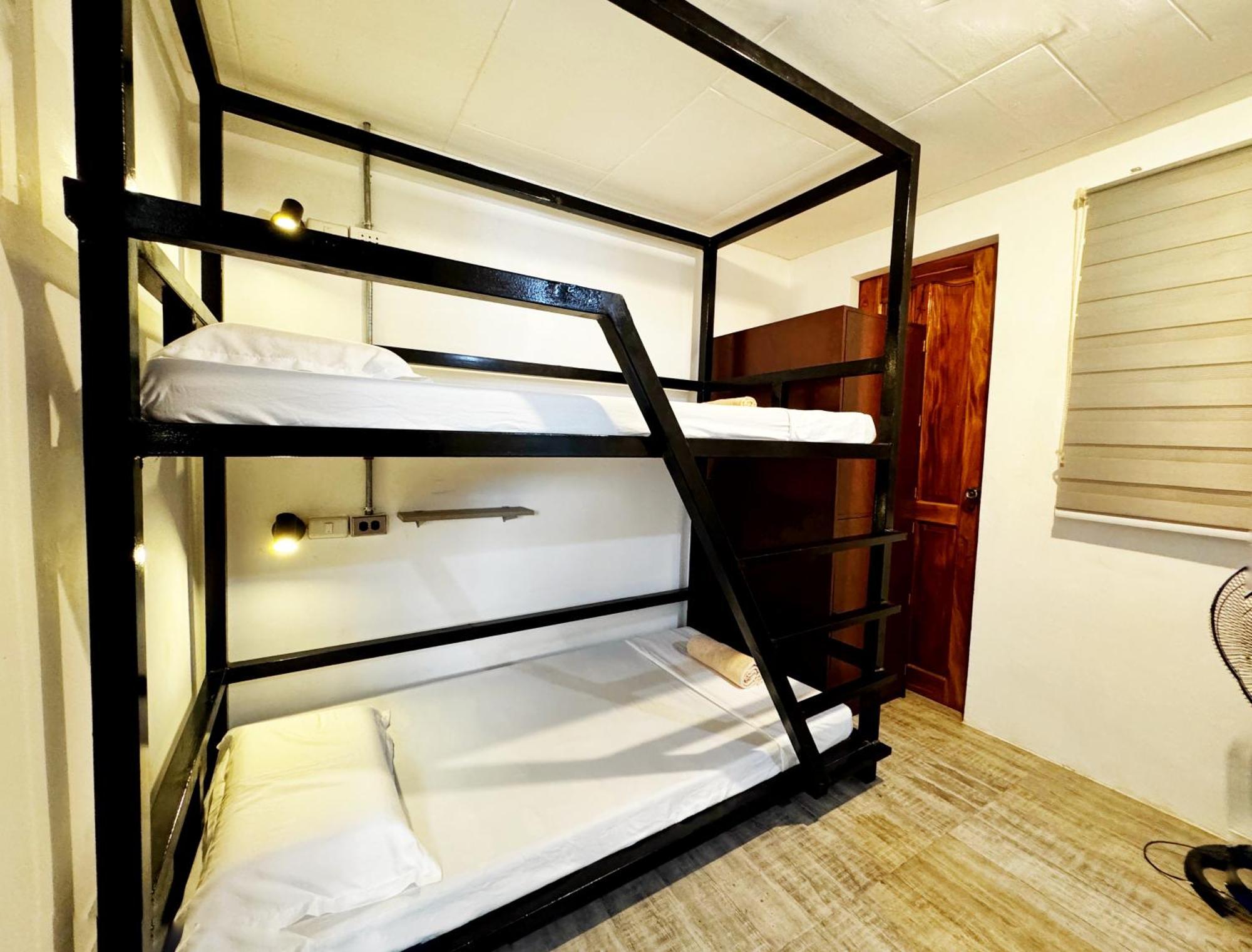 Ocean Breeze Hostel By Daily Sweet Moalboal Ngoại thất bức ảnh